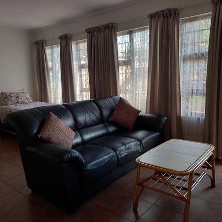 White Rose Guest House Vanderbijlpark Cameră foto