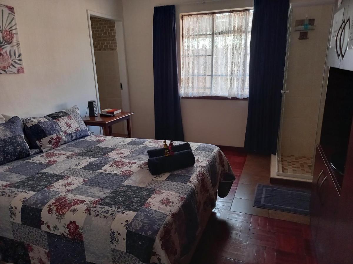 White Rose Guest House Vanderbijlpark Exterior foto